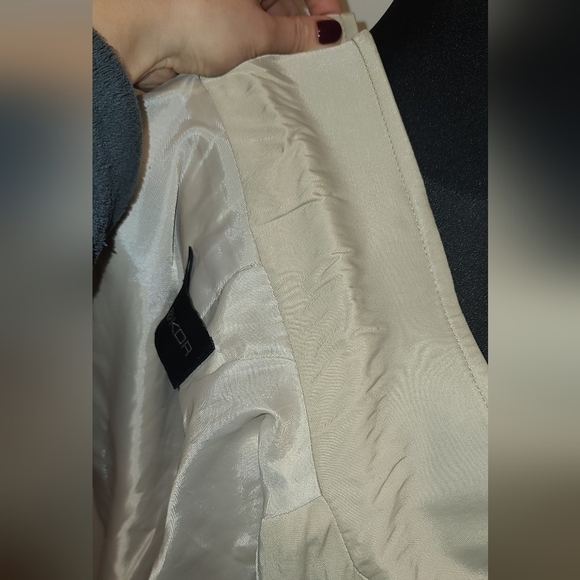 KOR@KOR Ecru satin cropped fitted blazer - Picture 13 of 13